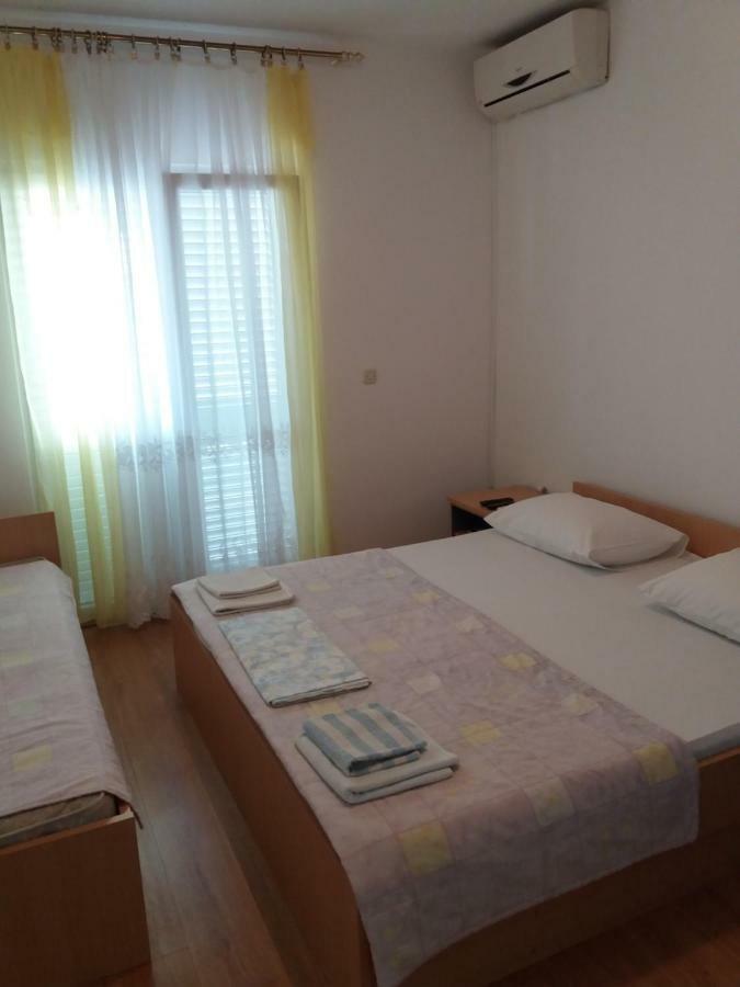Apartment Ana *